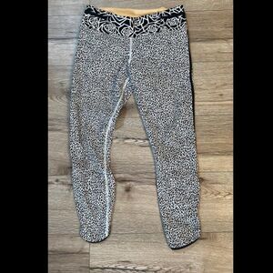 Lululemon Real Quick Tight Miss Mosaic White Posey Black White Run Leggings 8